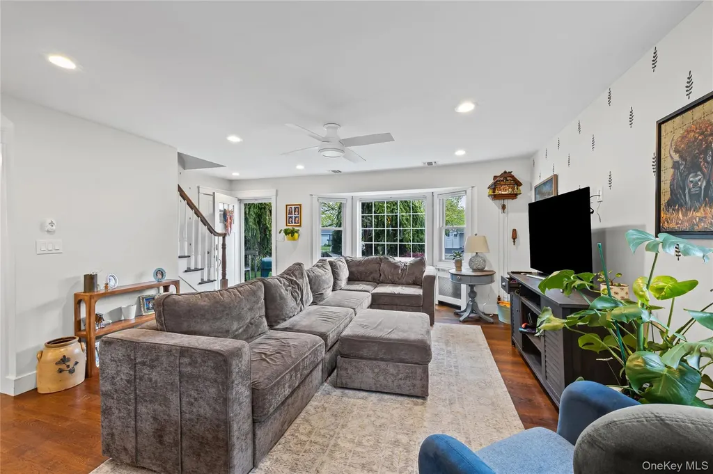 25 E Shore Drive Massapequa NY 11758