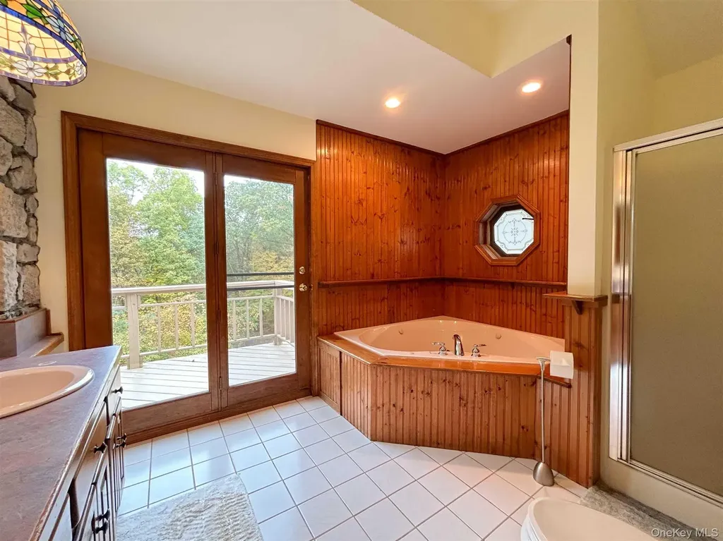 5 Camelot Marlboro NY 12542