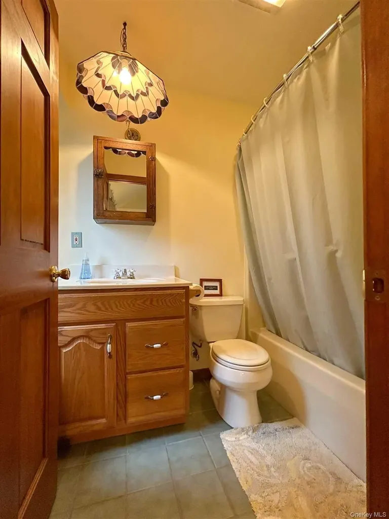 5 Camelot Marlboro NY 12542