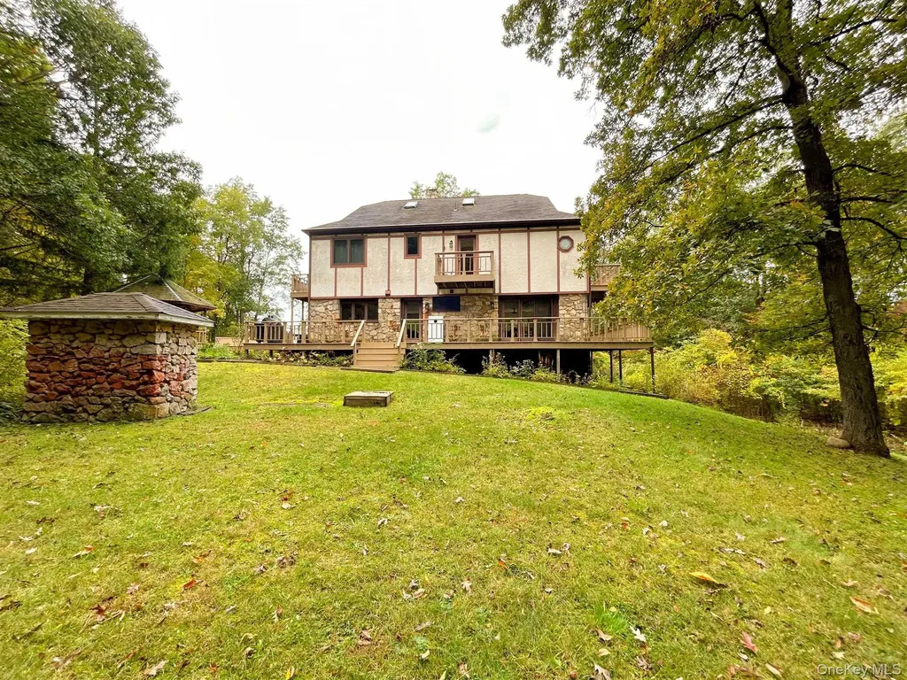 5 Camelot Marlboro NY 12542