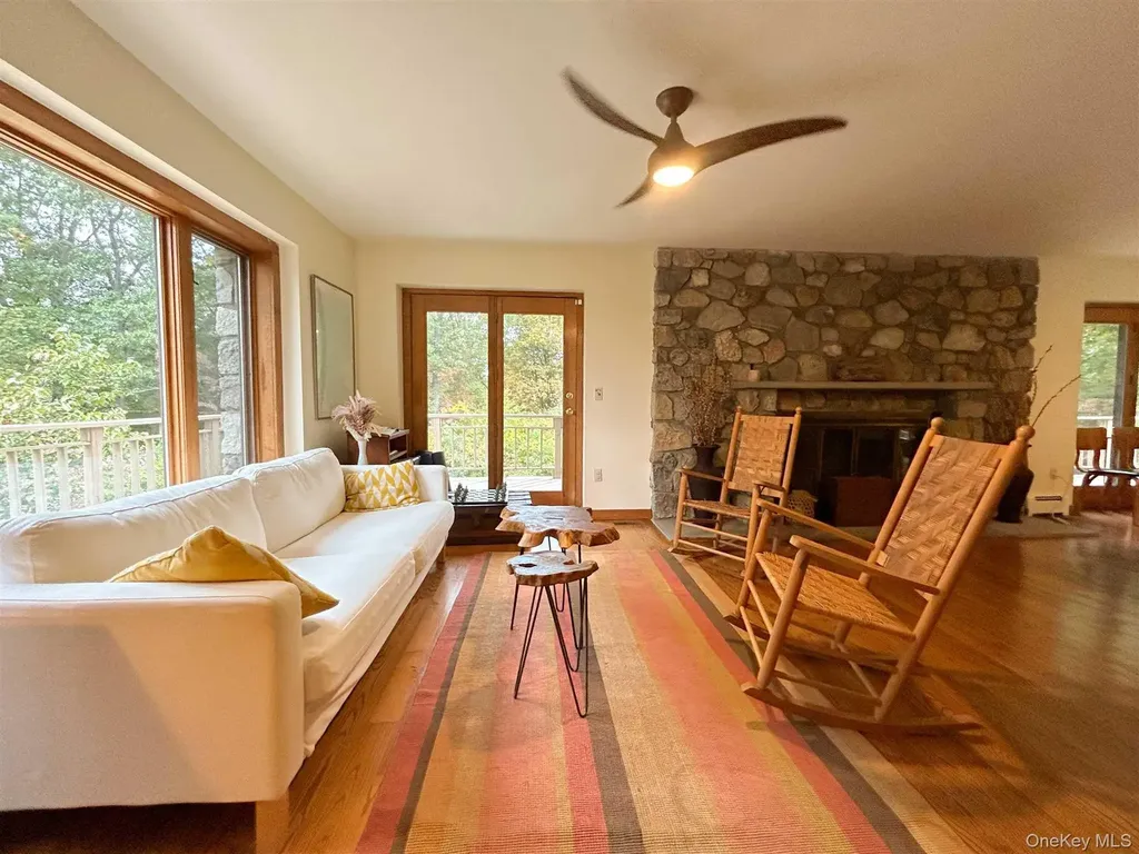 5 Camelot Marlboro NY 12542