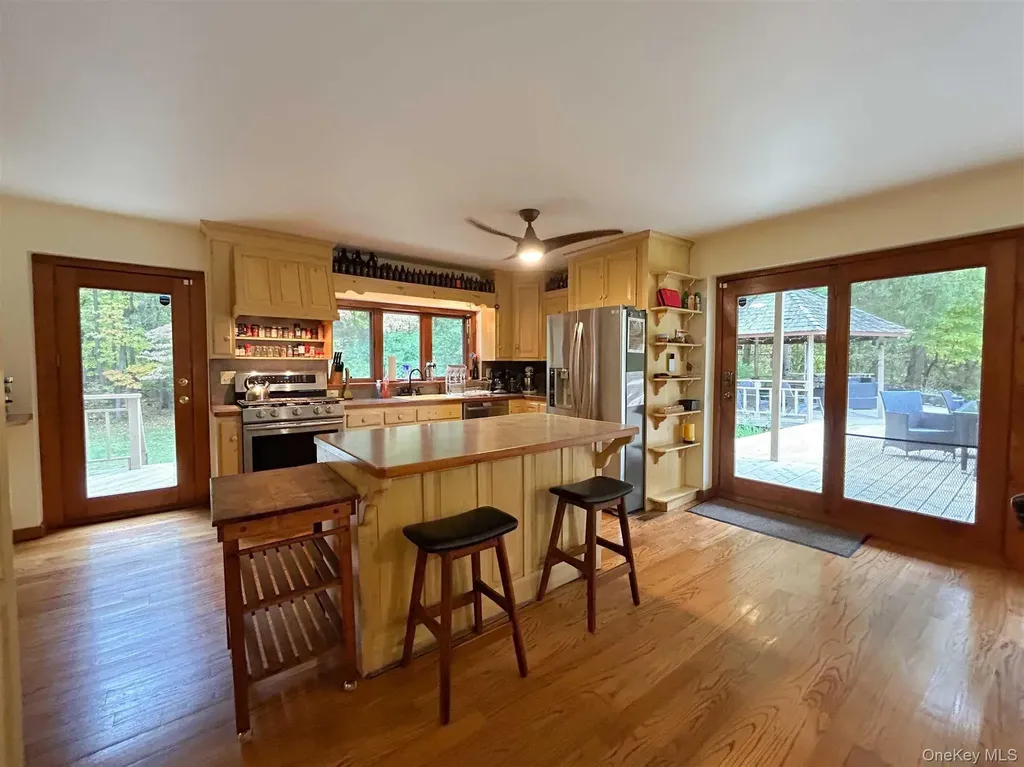 5 Camelot Marlboro NY 12542