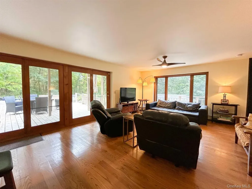 5 Camelot Marlboro NY 12542