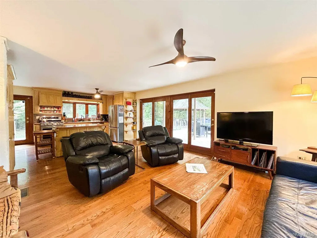 5 Camelot Marlboro NY 12542