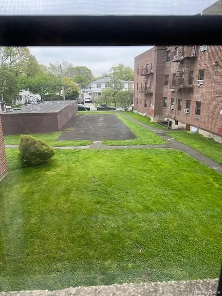 46-31 215th Place Bayside NY 11361
