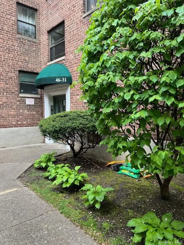 46-31 215th Place Bayside NY 11361