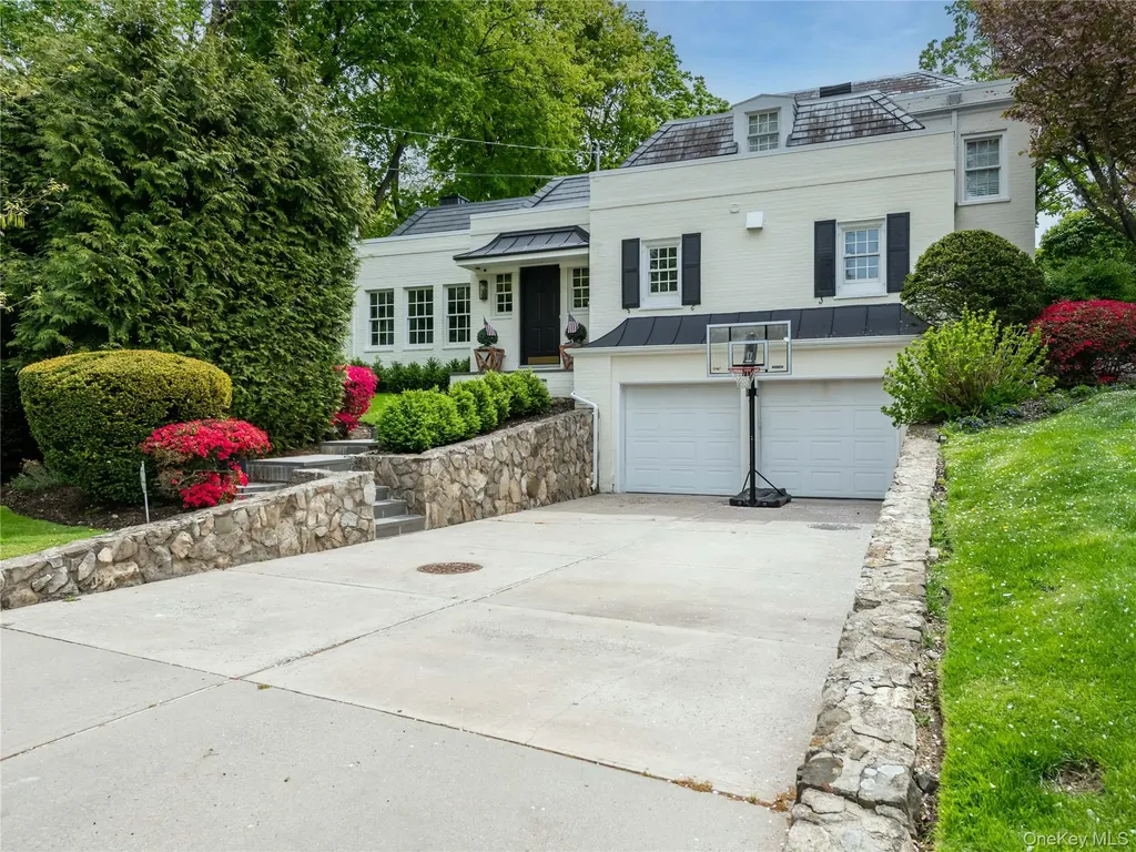140 Remington Road Manhasset NY 11030