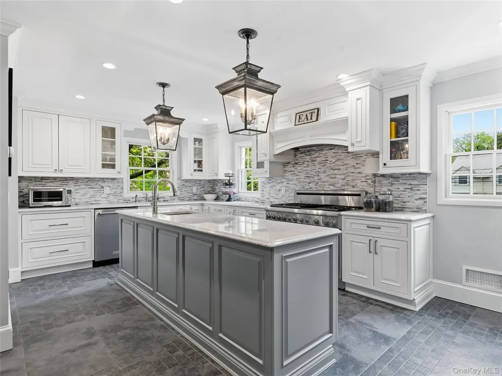140 Remington Road Manhasset NY 11030