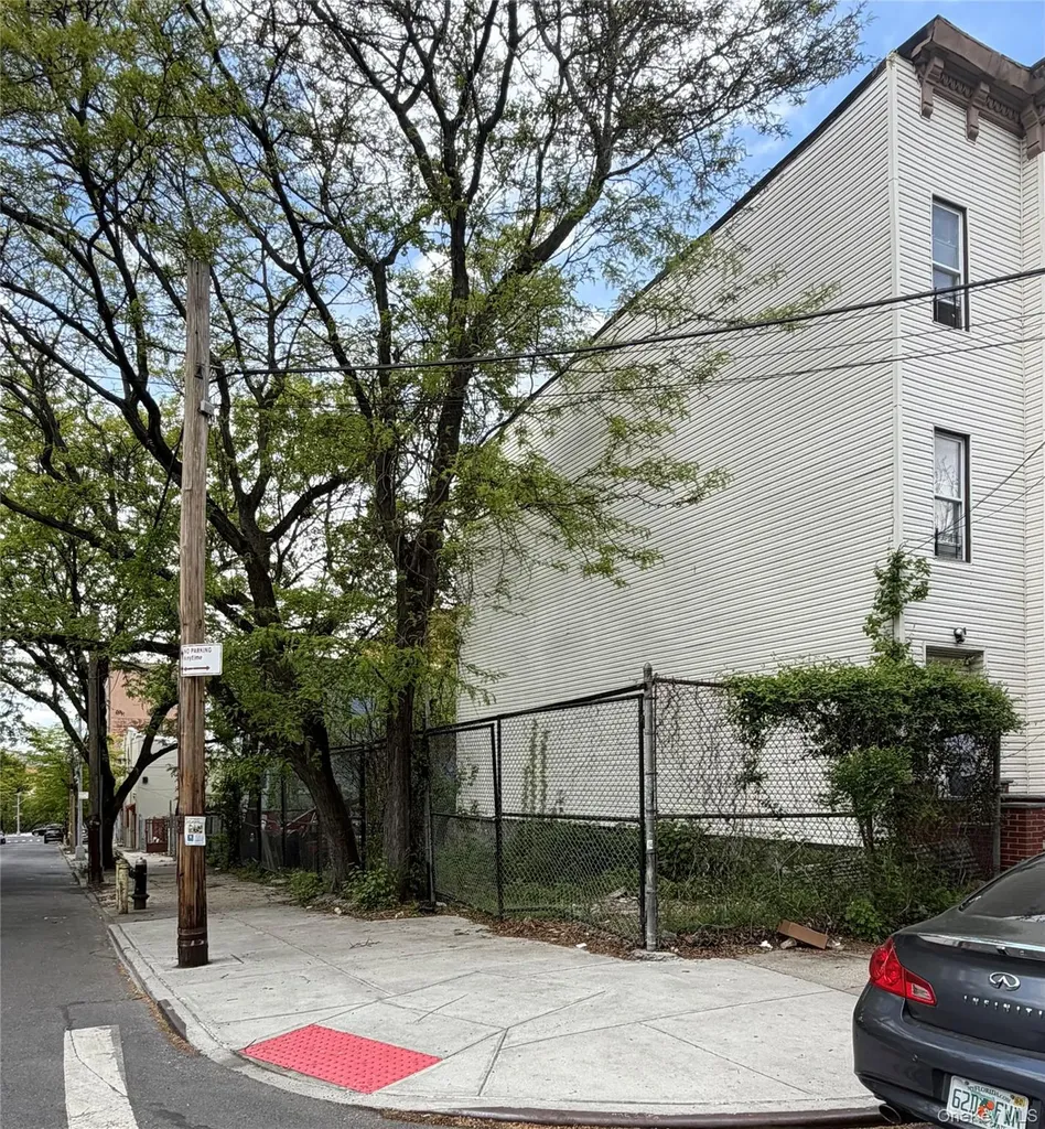961 Cauldwell Avenue Bronx NY 10456