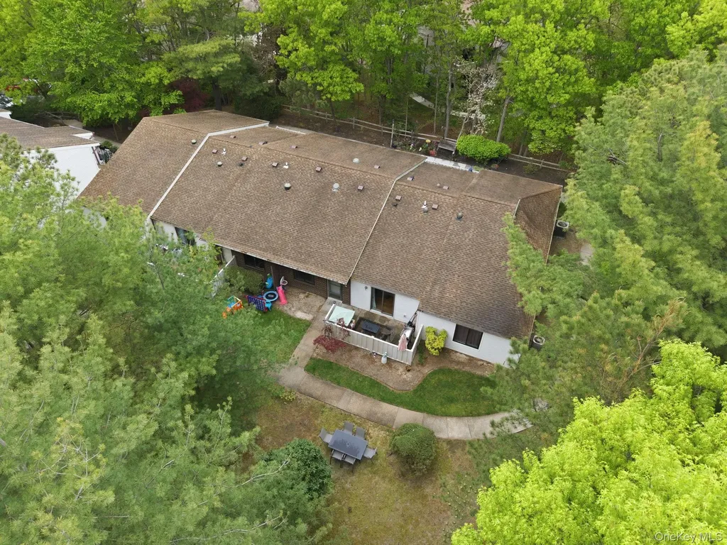 938 Skyline Drive Coram NY 11727