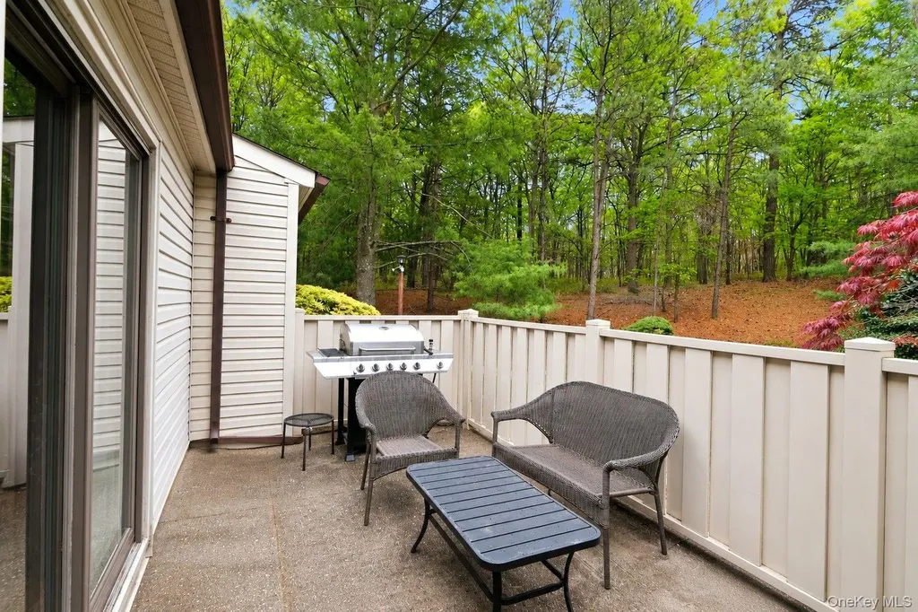 938 Skyline Drive Coram NY 11727