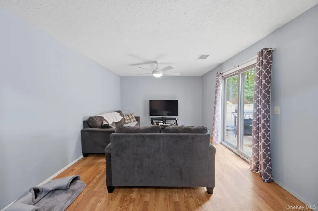 938 Skyline Drive Coram NY 11727