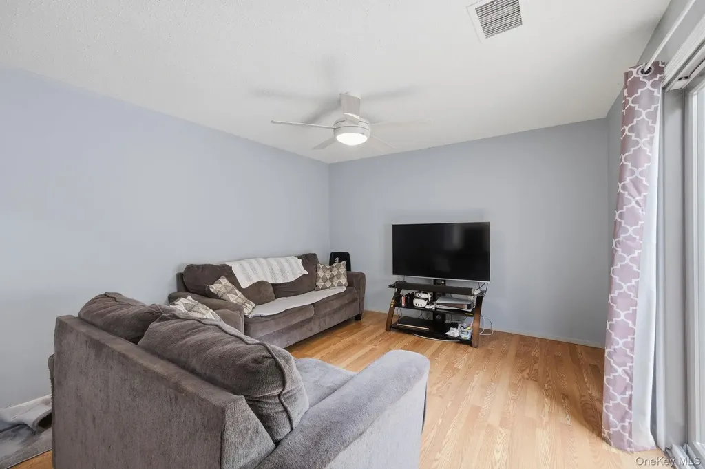 938 Skyline Drive Coram NY 11727
