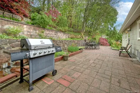 100 Lakeview Avenue Valhalla NY 10595