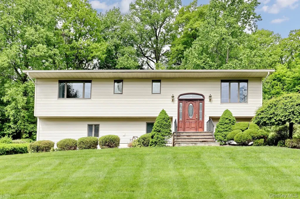8 Medford Place Nanuet NY 10954