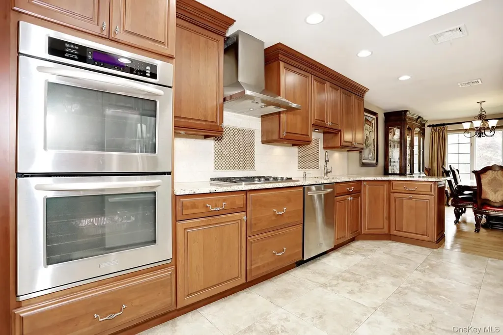8 Medford Place Nanuet NY 10954