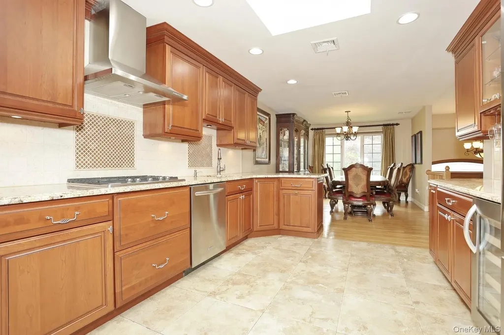 8 Medford Place Nanuet NY 10954