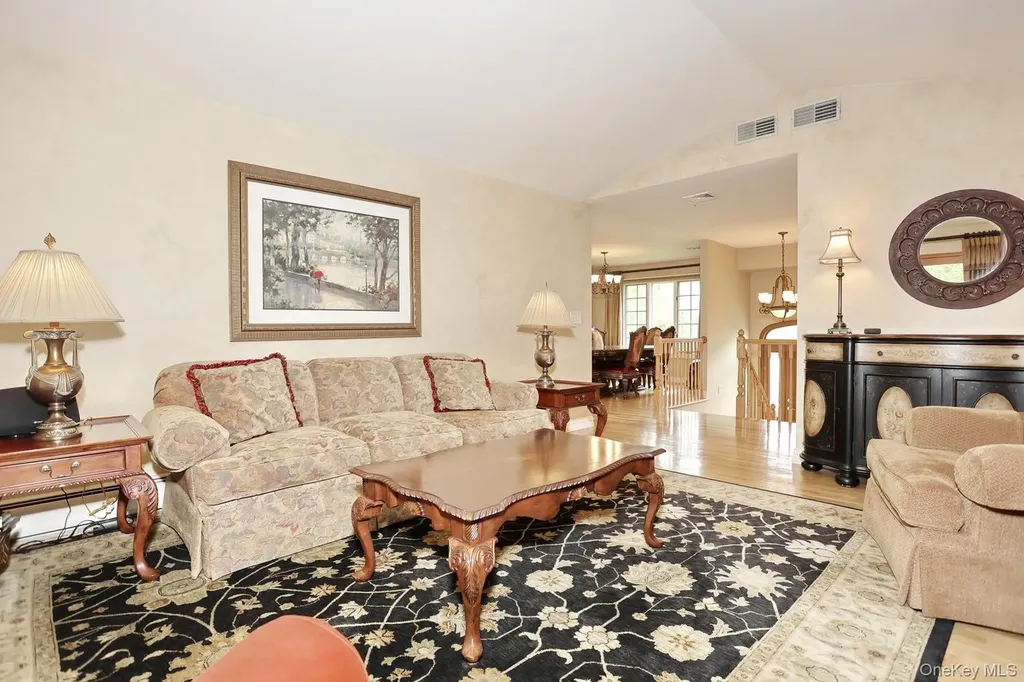 8 Medford Place Nanuet NY 10954