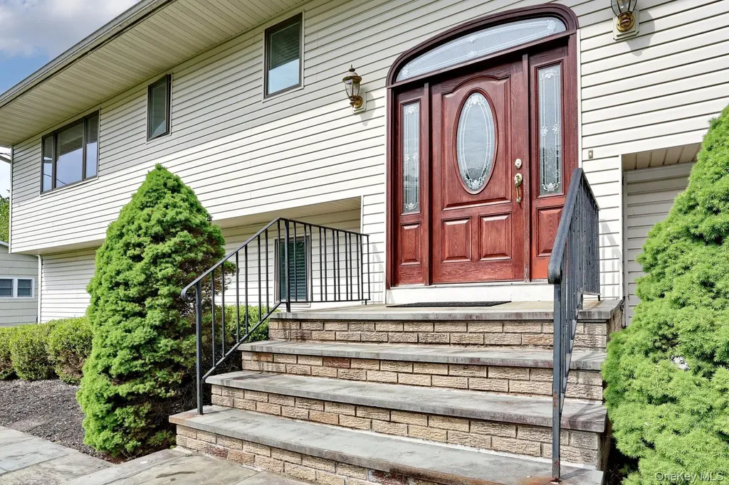 8 Medford Place Nanuet NY 10954