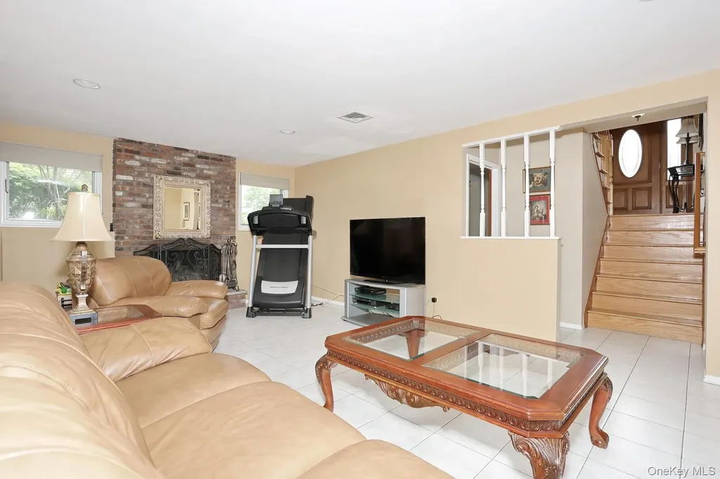 8 Medford Place Nanuet NY 10954