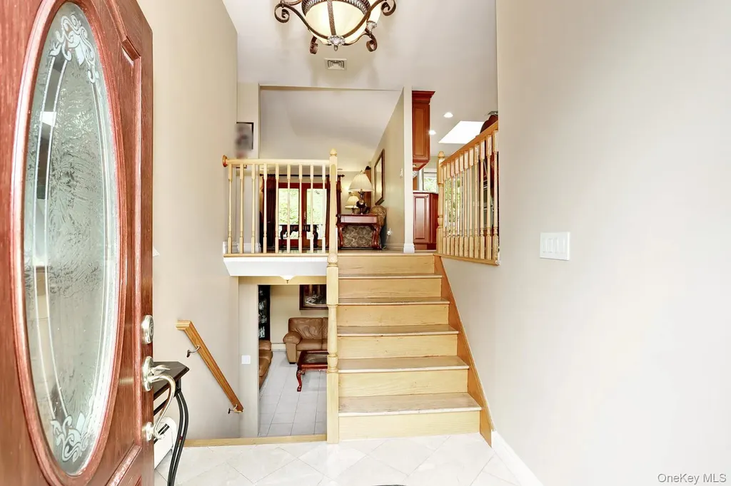 8 Medford Place Nanuet NY 10954