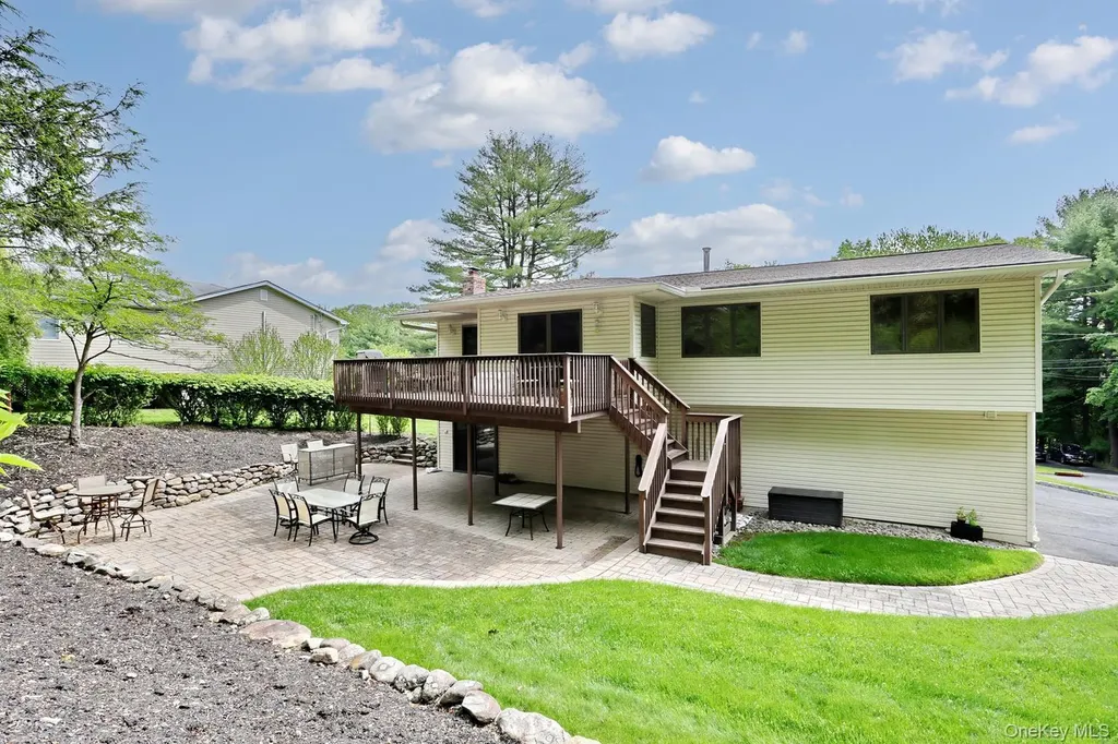 8 Medford Place Nanuet NY 10954