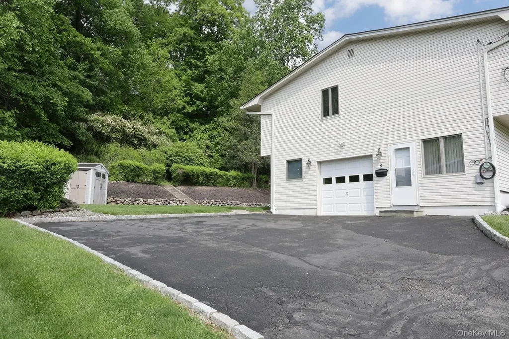 8 Medford Place Nanuet NY 10954