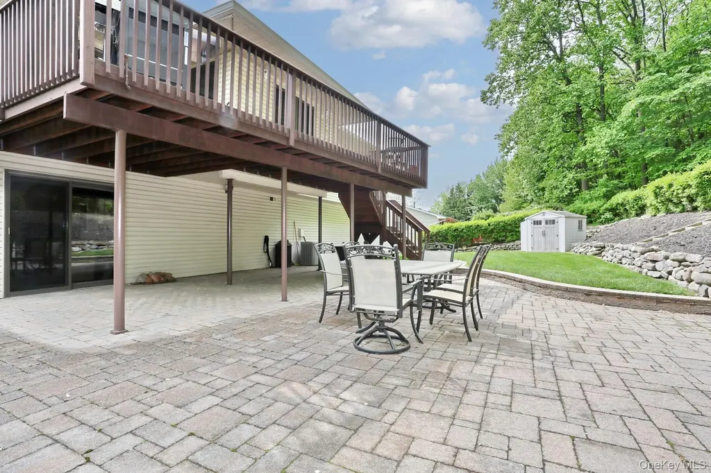 8 Medford Place Nanuet NY 10954