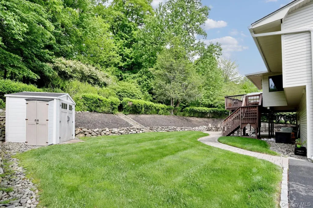 8 Medford Place Nanuet NY 10954