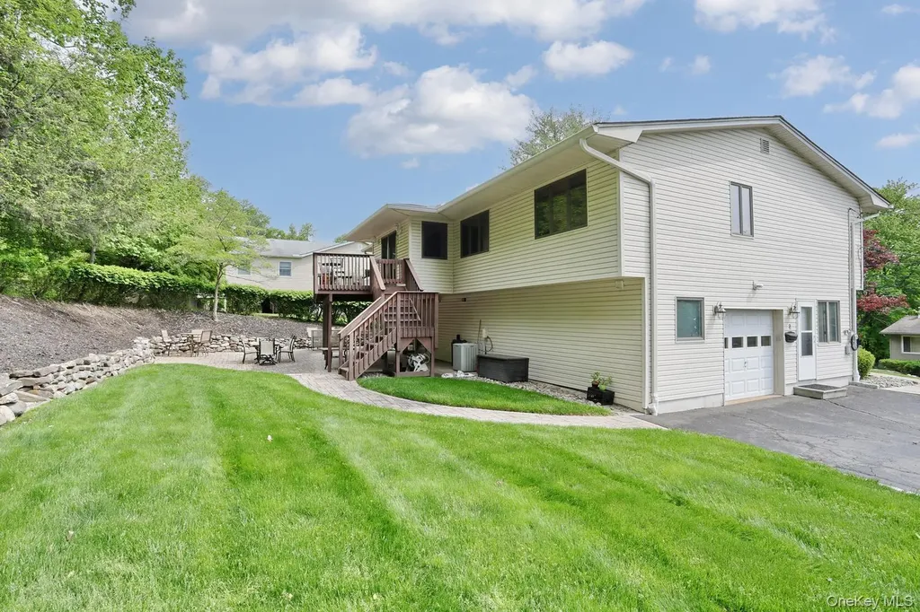 8 Medford Place Nanuet NY 10954