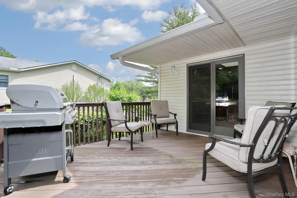 8 Medford Place Nanuet NY 10954