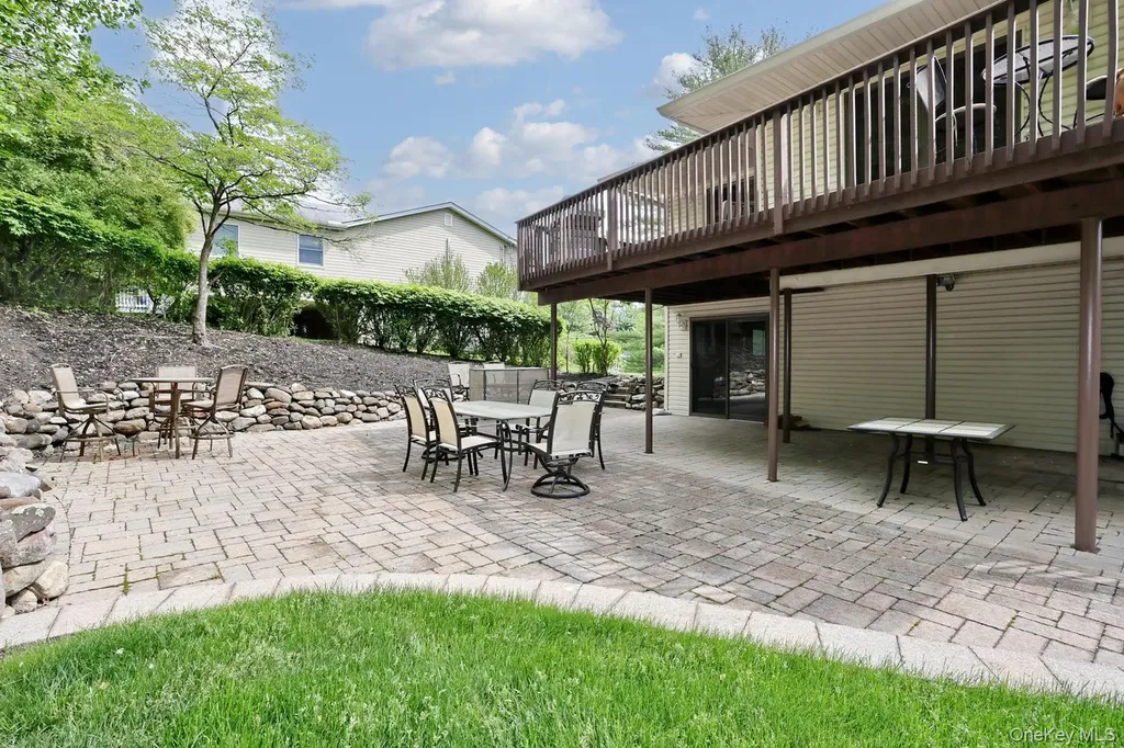 8 Medford Place Nanuet NY 10954