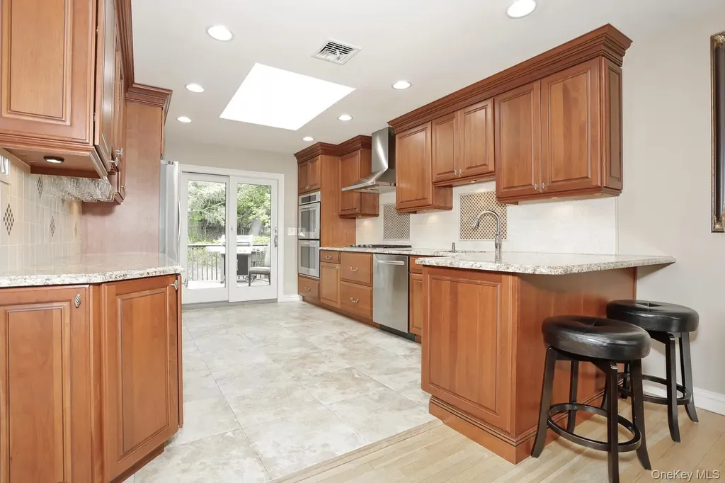 8 Medford Place Nanuet NY 10954