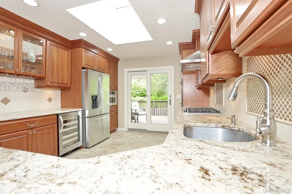8 Medford Place Nanuet NY 10954