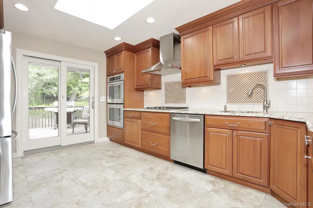 8 Medford Place Nanuet NY 10954