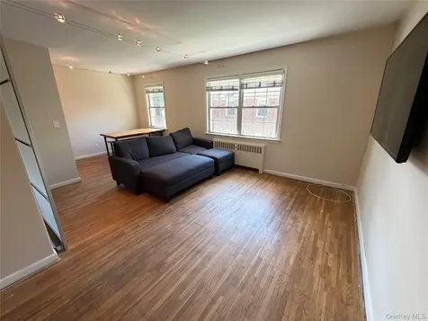 182 Pinewood Road Hartsdale NY 10530
