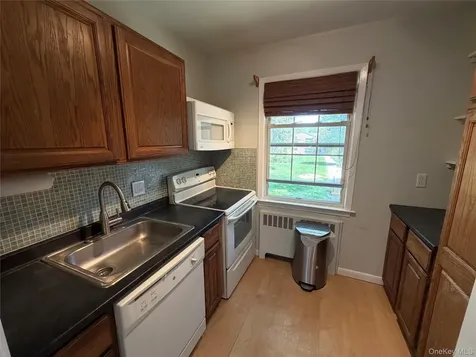 182 Pinewood Road Hartsdale NY 10530