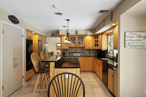 4 Spencer Court Orangeburg NY 10962
