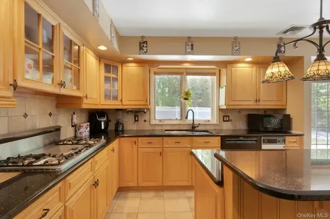 4 Spencer Court Orangeburg NY 10962