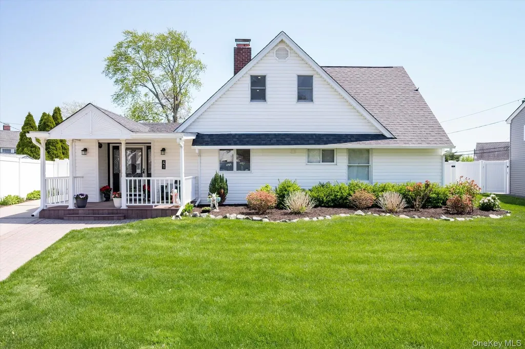 41 Disc Lane Wantagh NY 11793