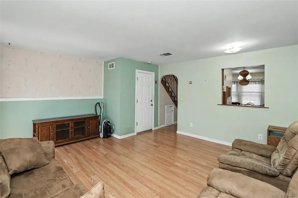 2410 Farmers Avenue Bellmore NY 11710