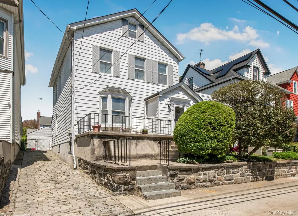 429 E 238th Street Bronx NY 10470