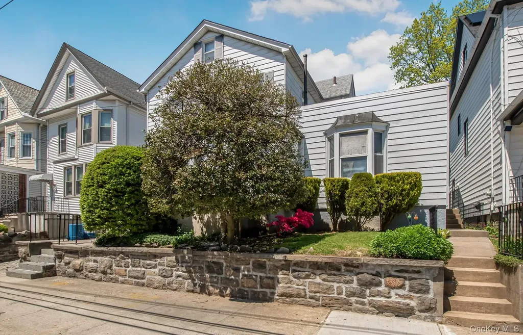 429 E 238th Street Bronx NY 10470