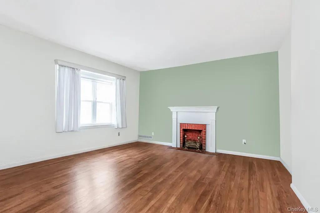 429 E 238th Street Bronx NY 10470