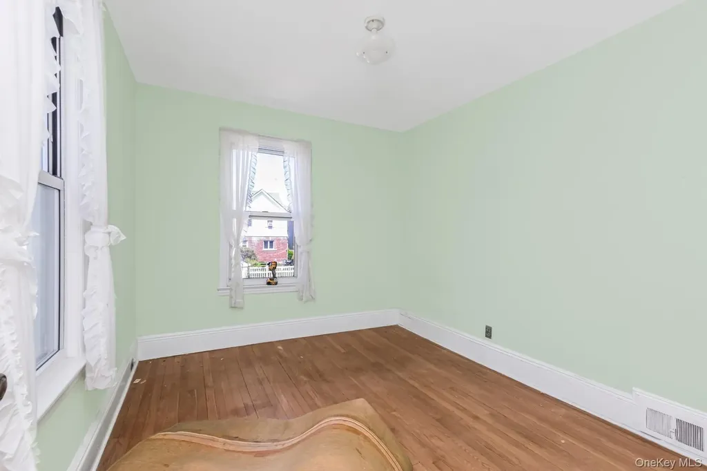 429 E 238th Street Bronx NY 10470