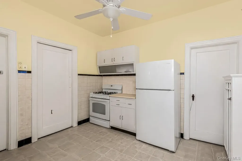 429 E 238th Street Bronx NY 10470