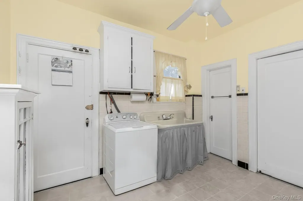 429 E 238th Street Bronx NY 10470