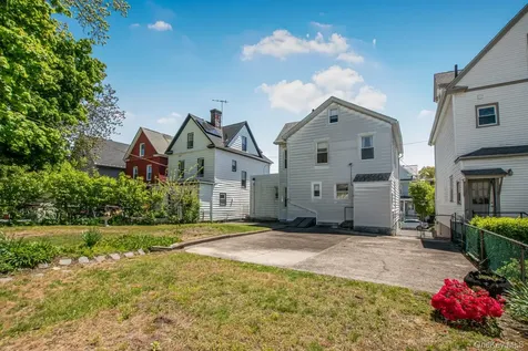 429 E 238th Street Bronx NY 10470