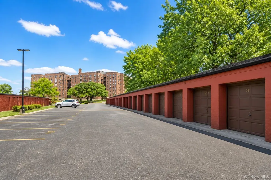 13916 28 Road Flushing NY 11354