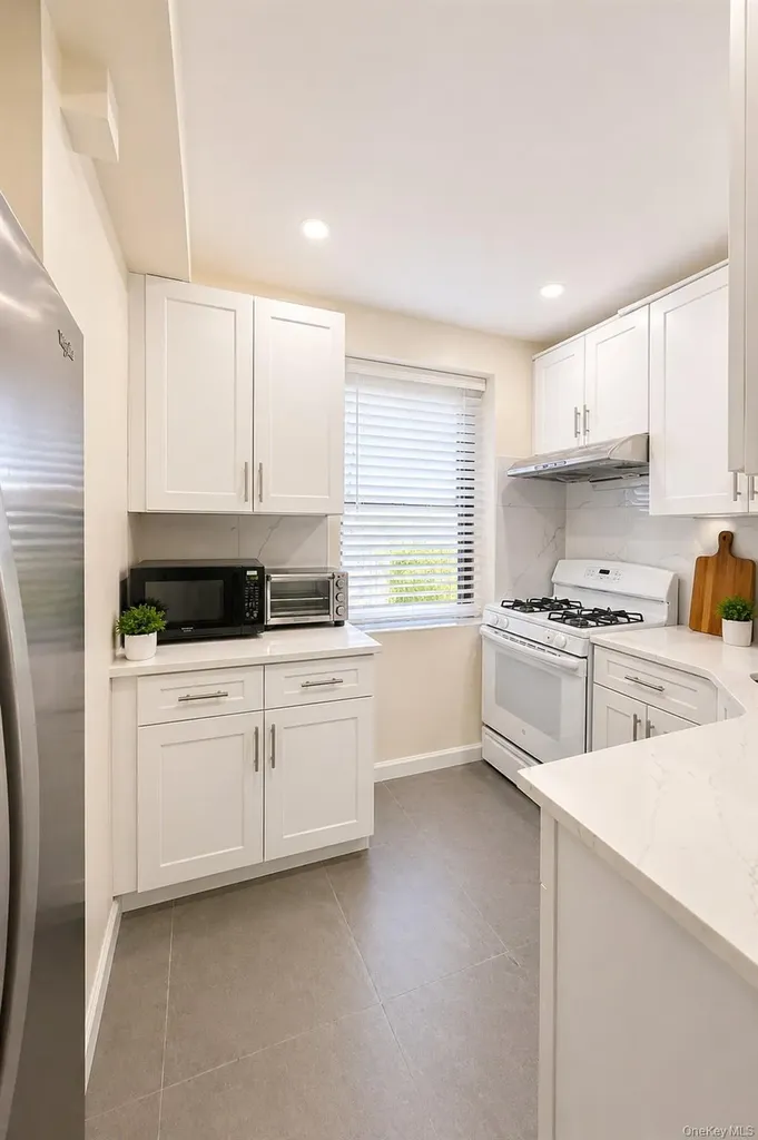 13916 28 Road Flushing NY 11354